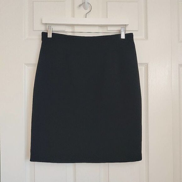 Lantern Dresses & Skirts - Lantern career black knee length straight skirt